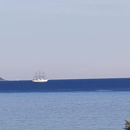 Apartmán Vieille D De 1 A 4 Pers A 300m Du Port Et A 15 Mn De Laeroport Proches De Belles Plages Et Ttes Commodites A Proximite *