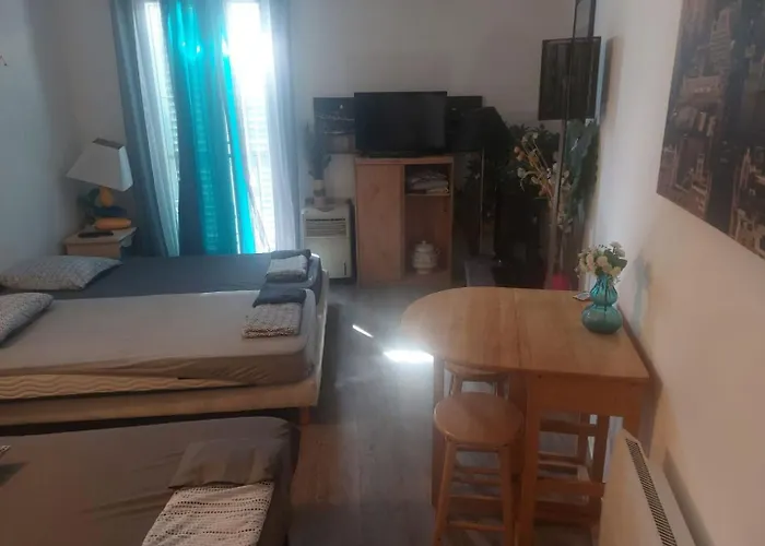 Vieille D De 1 A 4 Pers A 300m Du Port Et A 15 Mn De Laeroport Proches De Belles Plages Et Ttes Commodites A Proximite Ajaccio (Corsica)