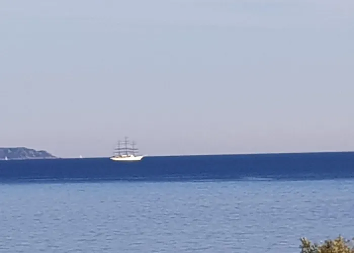 Appartamento Vieille D De 1 A 4 Pers A 300m Du Port Et A 15 Mn De Laeroport Proches De Belles Plages Et Ttes Commodites A Proximite *